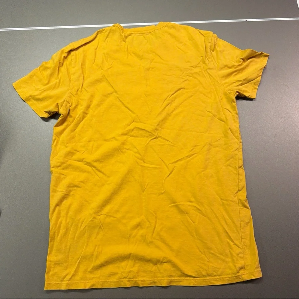 GUESS Embossed Triangle‎ T-shirt Gold Color 100% Cotton Size M Men - Picture 4 of 4
